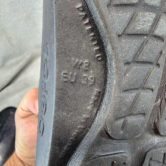 Oofos Shoes Womens 8 Gold Black Oolala Thong Comfort Recovery Sandals *Read* - Picture 8 of 13